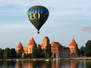 lituania-trakai-castelo-balao.jpg